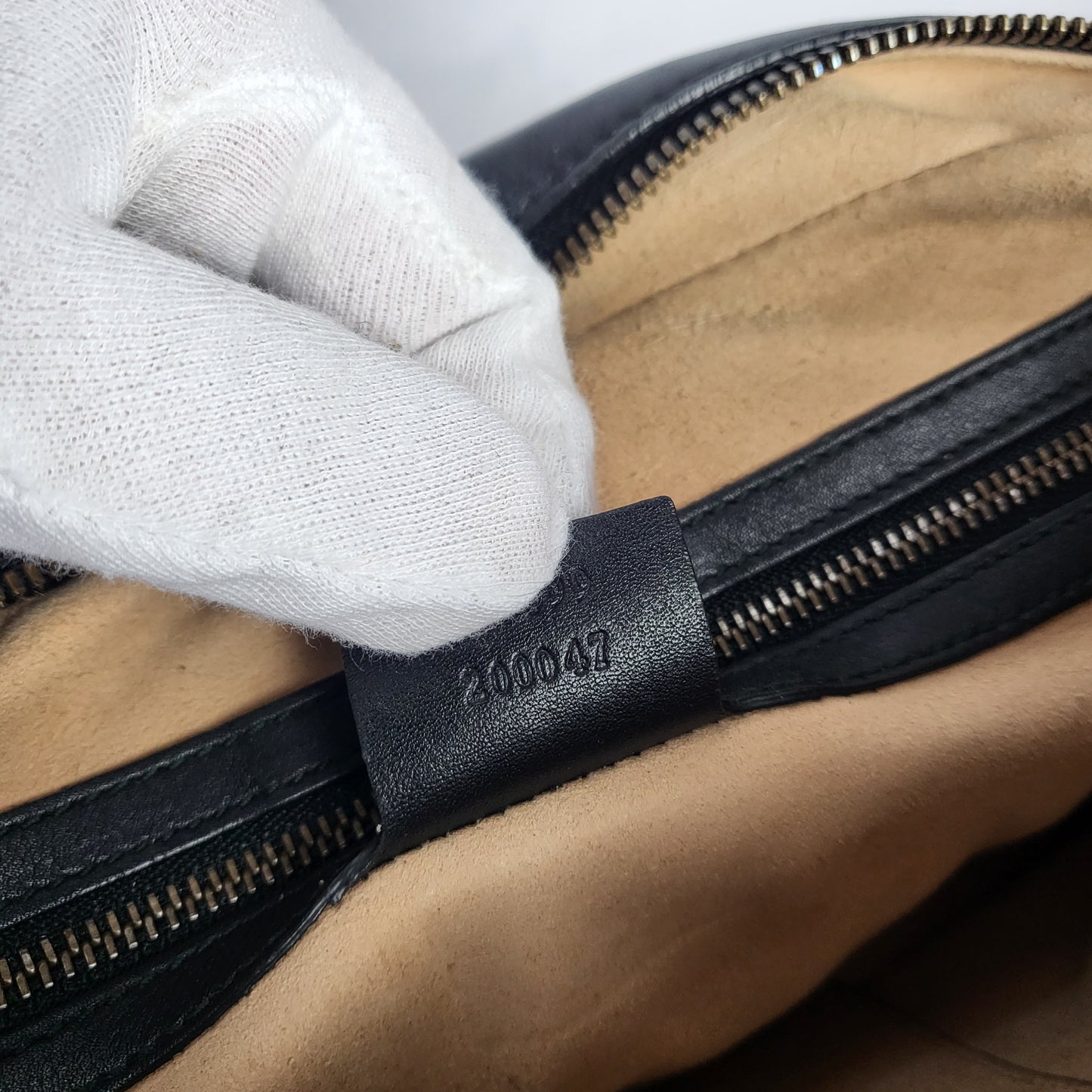 Gucci GG Marmont Camera Black — Original pre-loved, excellent condition, matelassé chevron leather crossbody bag