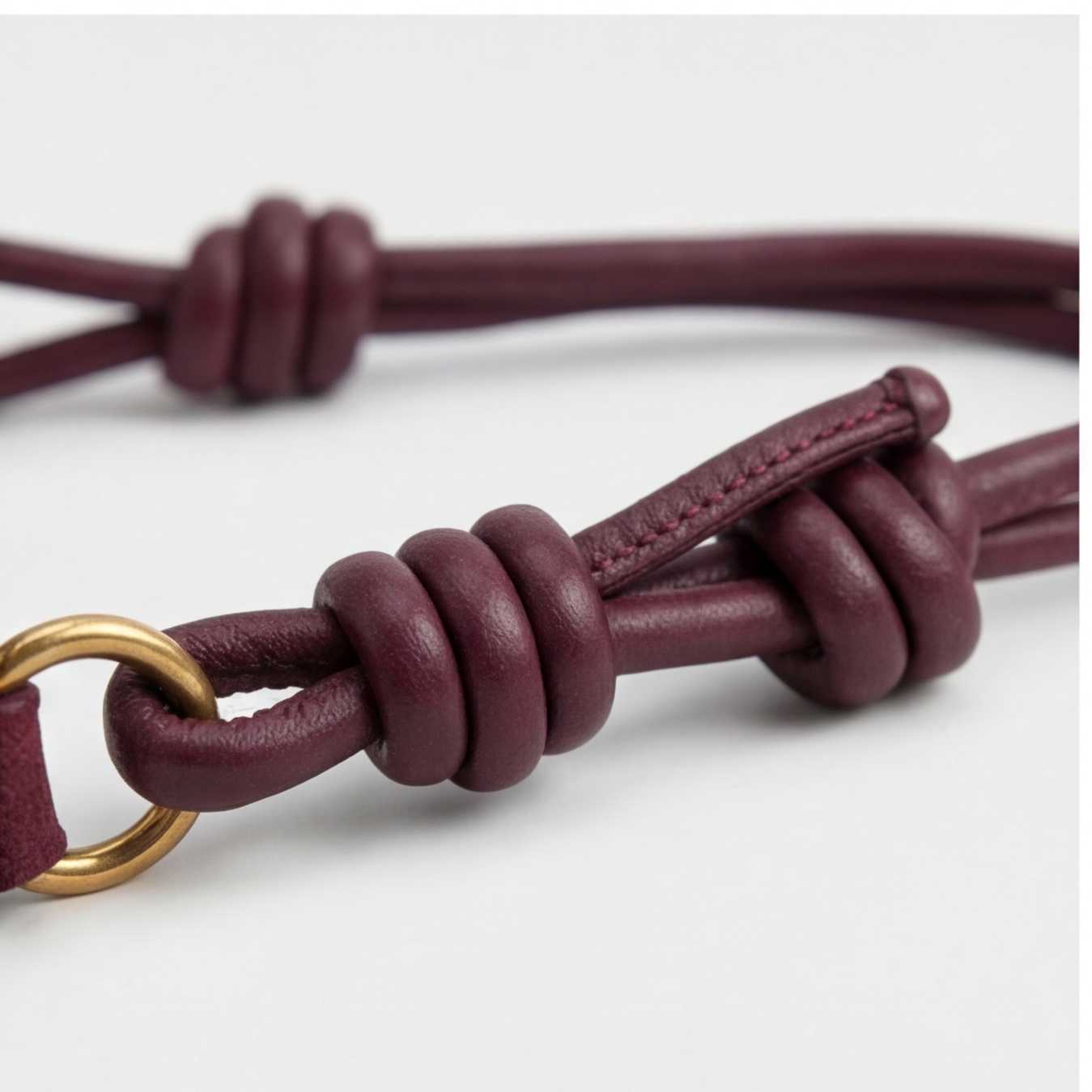 Suedy-L 1 WineRed — Torebka hobo na ramię i na ukos z wegańskiej skóry o wyglądzie zamszu z wiązanym paskiem