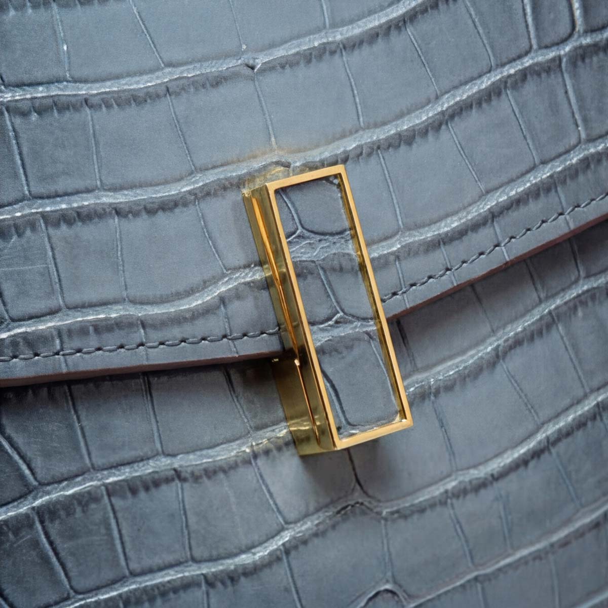 Crokky 2 Blue — 천연 가죽 악어 엠보싱 탑 핸들 크로스바디 백