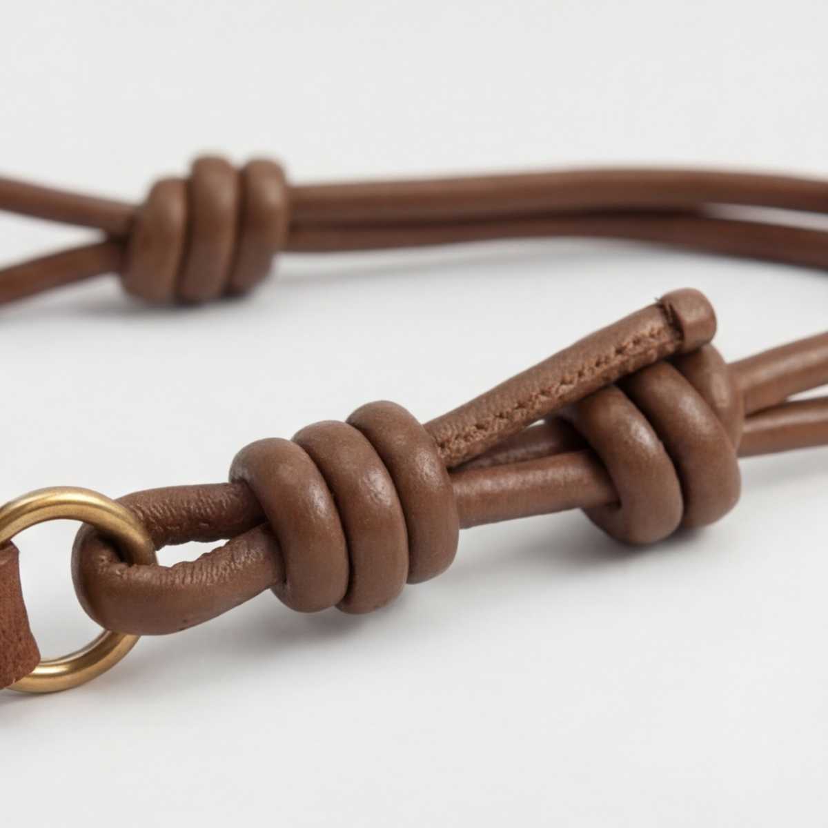 Suedy-L 1 Brown — Sac hobo porté croisé en cuir végétalien effet daim à bandoulière nouée