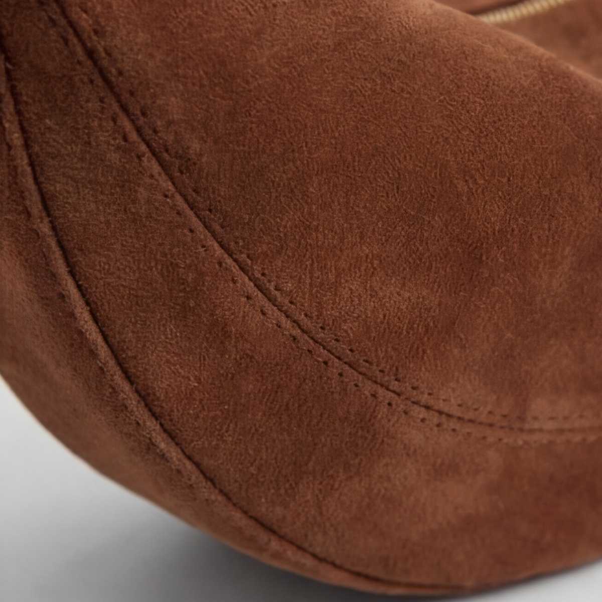 Suedy-L 1 Brown — Sac hobo porté croisé en cuir végétalien effet daim à bandoulière nouée