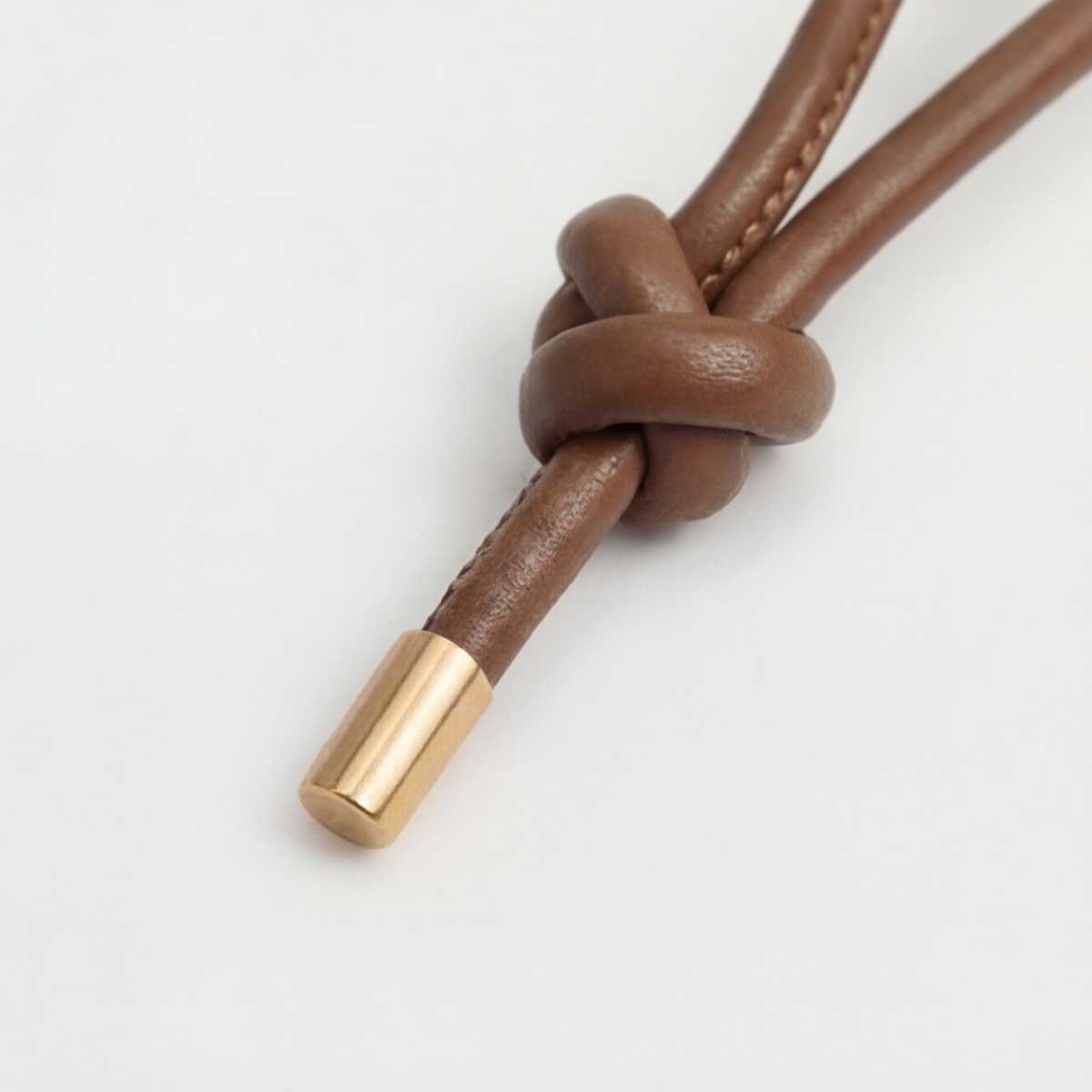 Suedy-L 1 Brown — Sac hobo porté croisé en cuir végétalien effet daim à bandoulière nouée