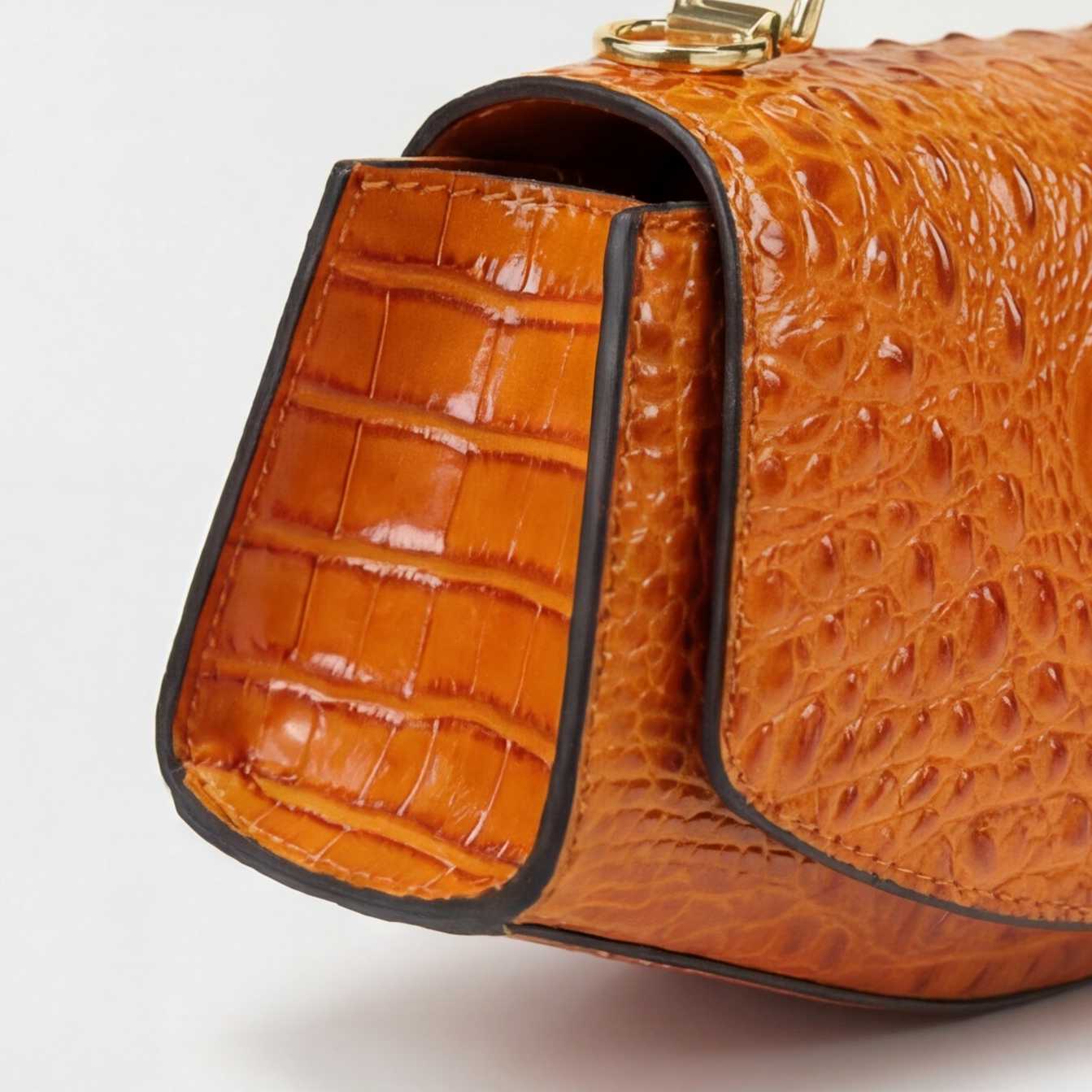 Crokky 4 Orange — Bolso de mano estilo saddle con bandolera en piel vegana efecto cocodrilo
