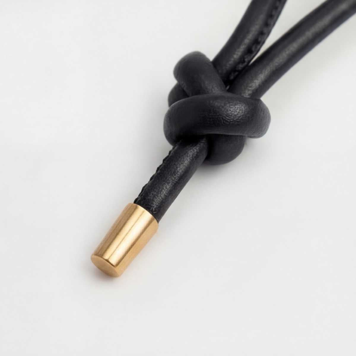 Suedy-L 1 Black — Torebka hobo przez ramię z wegańskiej skóry o wyglądzie zamszu z wiązanym paskiem