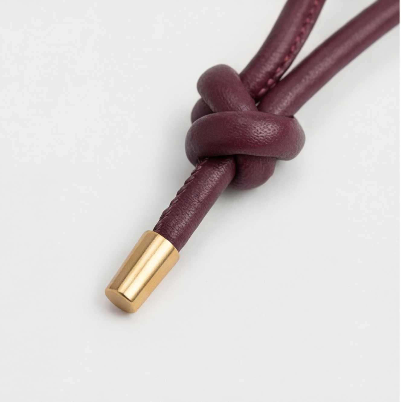 Suedy-L 1 WineRed — Torebka hobo na ramię i na ukos z wegańskiej skóry o wyglądzie zamszu z wiązanym paskiem