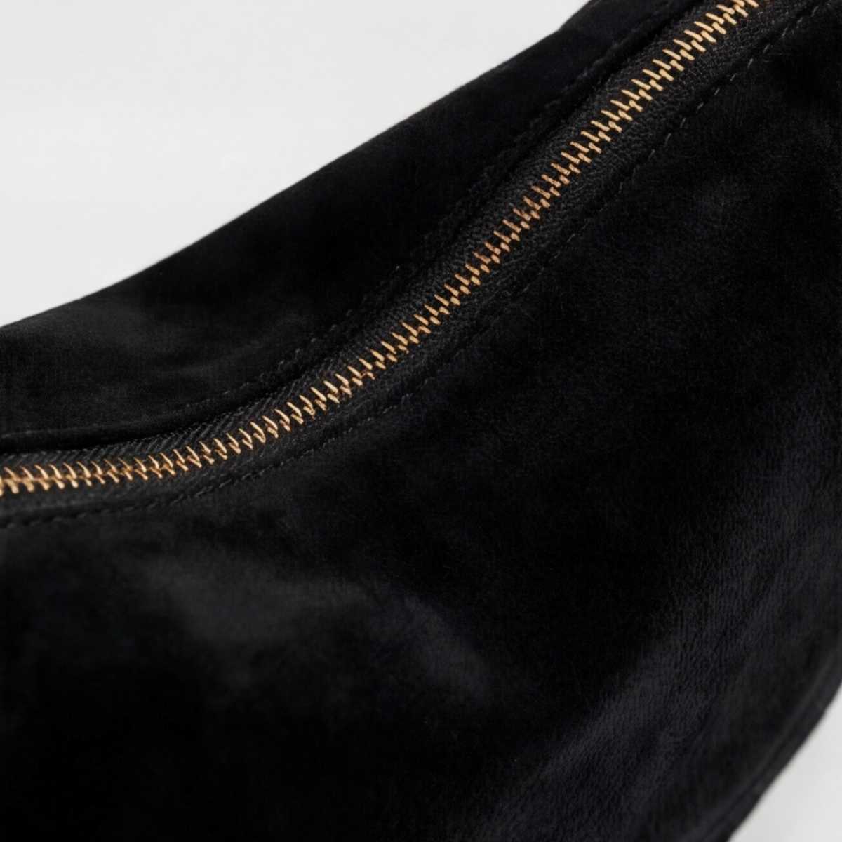 Suedy-L 1 Black — Torebka hobo przez ramię z wegańskiej skóry o wyglądzie zamszu z wiązanym paskiem