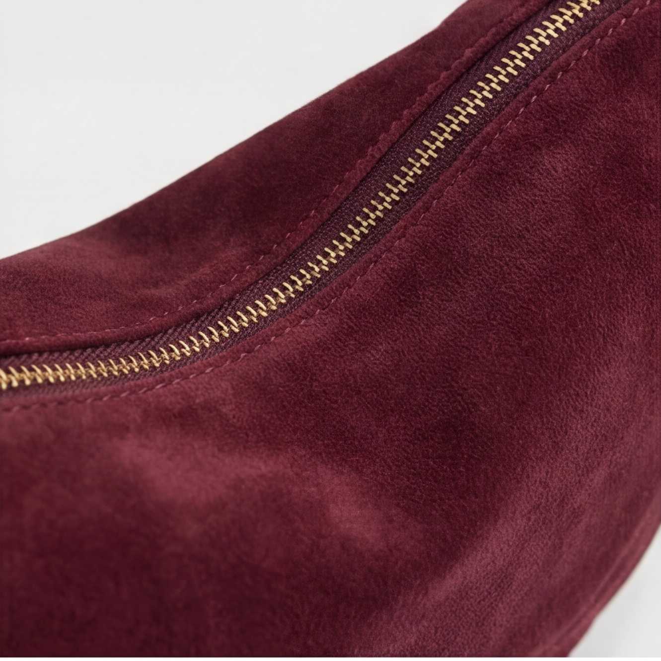 Suedy-L 1 WineRed — Torebka hobo na ramię i na ukos z wegańskiej skóry o wyglądzie zamszu z wiązanym paskiem