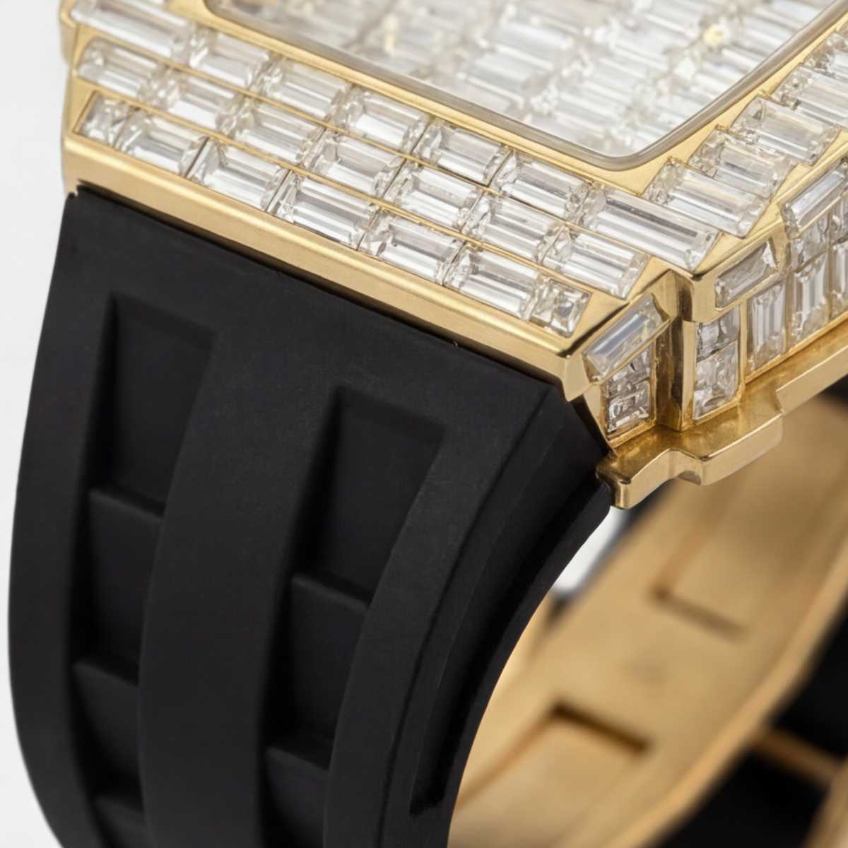 Trillionaire Watch 3 Gold — Orologio al quarzo da uomo tonneau con cristalli taglio baguette e cinturino in gomma