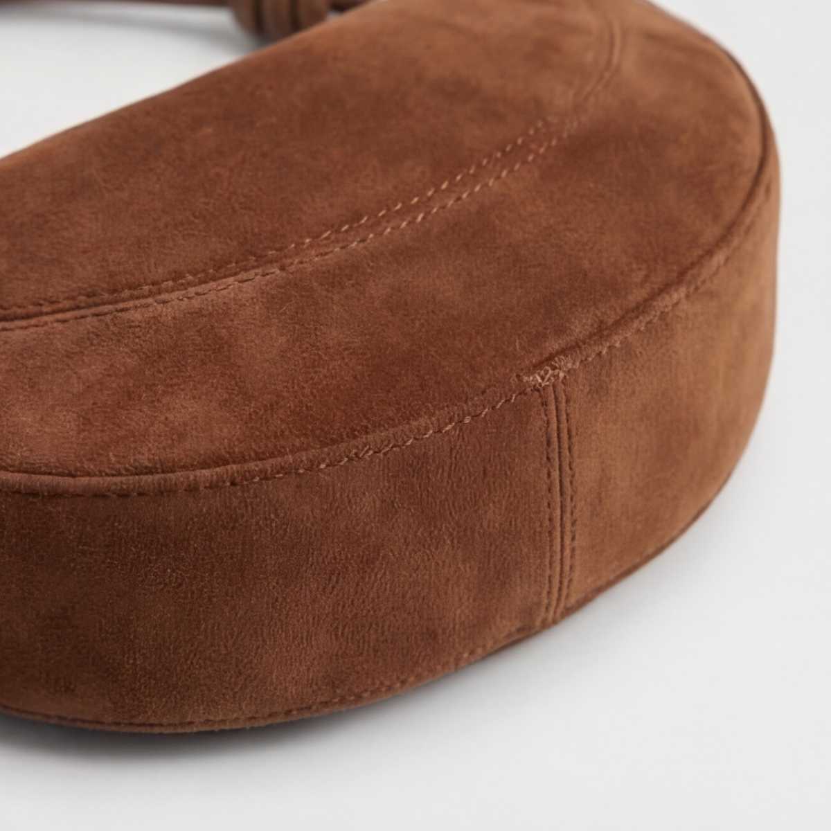 Suedy-L 1 Brown — Sac hobo porté croisé en cuir végétalien effet daim à bandoulière nouée