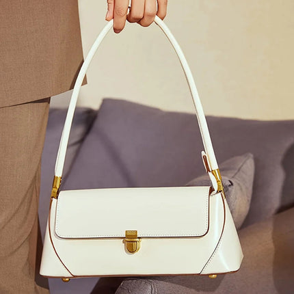 Liora TQ Stream 88 — Underarm Baguette Shoulder Bag — (nessuna)