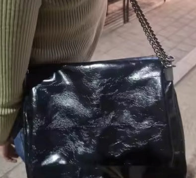 A Minimal 77 — Sac Tote d'Épaule avec Chaîne · Images de celles et ceux qui ont choisi ce produit · 19 / 25