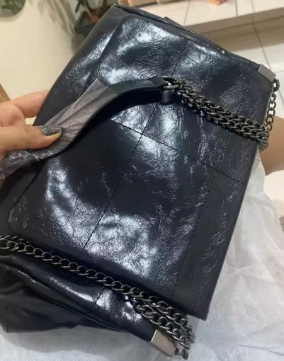 A Minimal 77 — Sac Tote d'Épaule avec Chaîne · Images de celles et ceux qui ont choisi ce produit · 14 / 25
