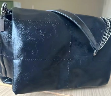 A Minimal 77 — Sac Tote d'Épaule avec Chaîne · Images de celles et ceux qui ont choisi ce produit · 20 / 25