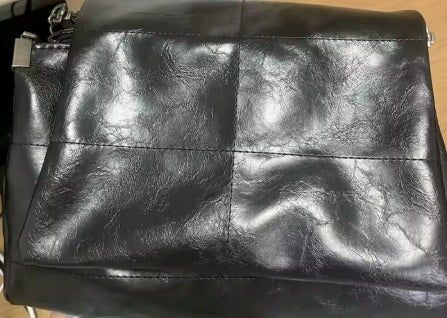 A Minimal 77 — Sac Tote d'Épaule avec Chaîne · Images de celles et ceux qui ont choisi ce produit · 16 / 25