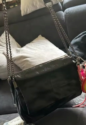 A Minimal 77 — Sac Tote d'Épaule avec Chaîne · Images de celles et ceux qui ont choisi ce produit · 24 / 25