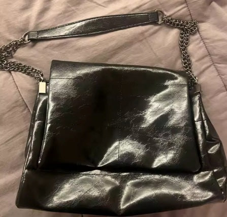 A Minimal 77 — Sac Tote d'Épaule avec Chaîne · Images de celles et ceux qui ont choisi ce produit · 22 / 25