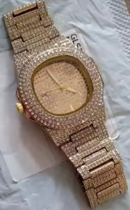 Trillionaire Watch 1 Gold — Pánské quartzové hodinky z nerezové oceli s celoplošným pavé osazením a ukazatelem data · Obrázky od těch, kteří si vybrali tento produkt · 3 / 5