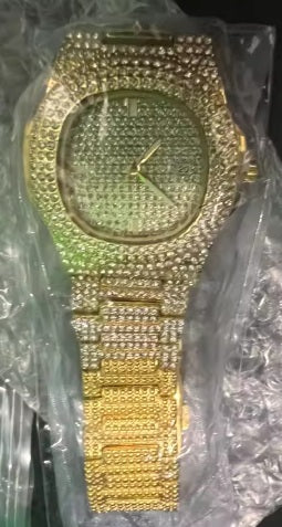 Trillionaire Watch 1 Gold — Pánské quartzové hodinky z nerezové oceli s celoplošným pavé osazením a ukazatelem data · Obrázky od těch, kteří si vybrali tento produkt · 4 / 5
