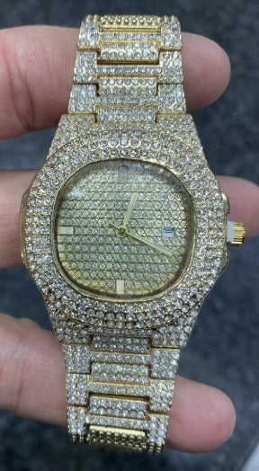 Trillionaire Watch 1 Gold — Pánské quartzové hodinky z nerezové oceli s celoplošným pavé osazením a ukazatelem data · Obrázky od těch, kteří si vybrali tento produkt · 5 / 5
