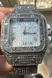 Trillionaire Watch 2 Silver — Fyrkantig herrklocka med kvartsurverk, pavé och romerska siffror · Bilder från dem som valde produkten · 1 / 14