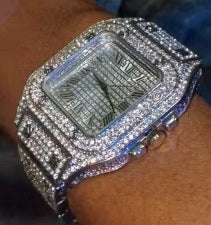 Trillionaire Watch 2 Silver — Fyrkantig herrklocka med kvartsurverk, pavé och romerska siffror · Bilder från dem som valde produkten · 3 / 14