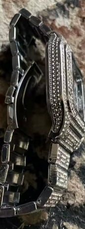 Trillionaire Watch 2 Silver — Fyrkantig herrklocka med kvartsurverk, pavé och romerska siffror · Bilder från dem som valde produkten · 10 / 14